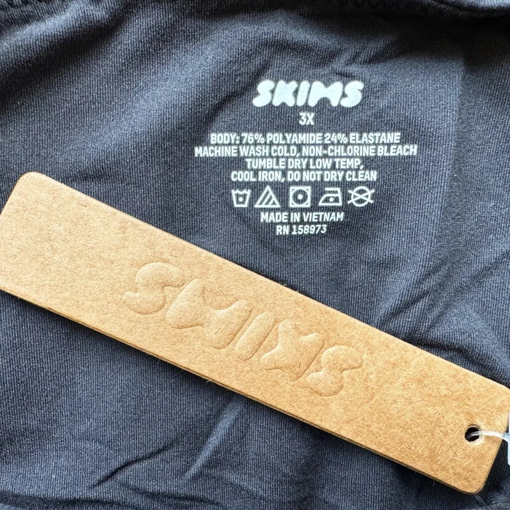 SKIMS Fits Everybody Plunging Neckline Halter Dress - Picture 3 of 12